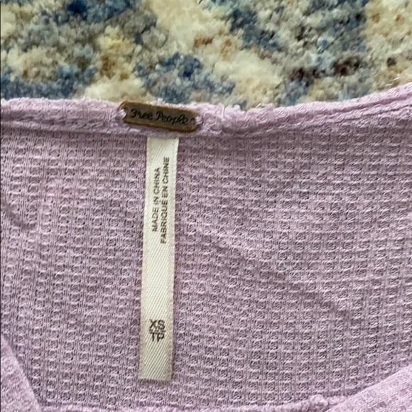 Free People cropped Henley size xs lavender - Picture 2 of 2
